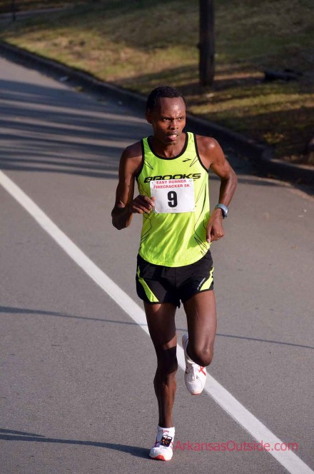 Men's overall winner, Dan Kirwa of Searcy, AR,  running up "Zoo Hill".
