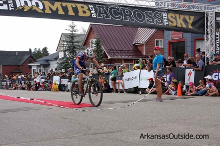 LT100C_0936 Chad Cragle with some head down intensity.