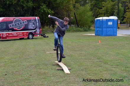 2012-10-06_1480 Making a skinny look easy on a unicycle.