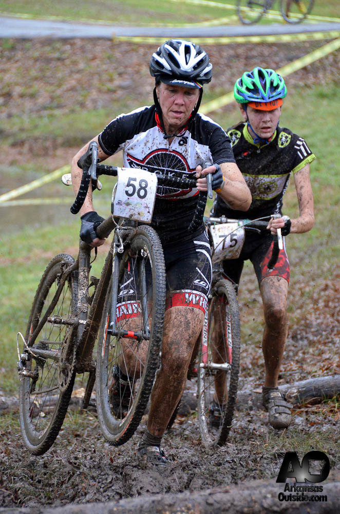 StateCX2012-606 Tammy Hottinger of Team Spokes and Emma Drummond of Team Bell & Company fought it out through the entire series.