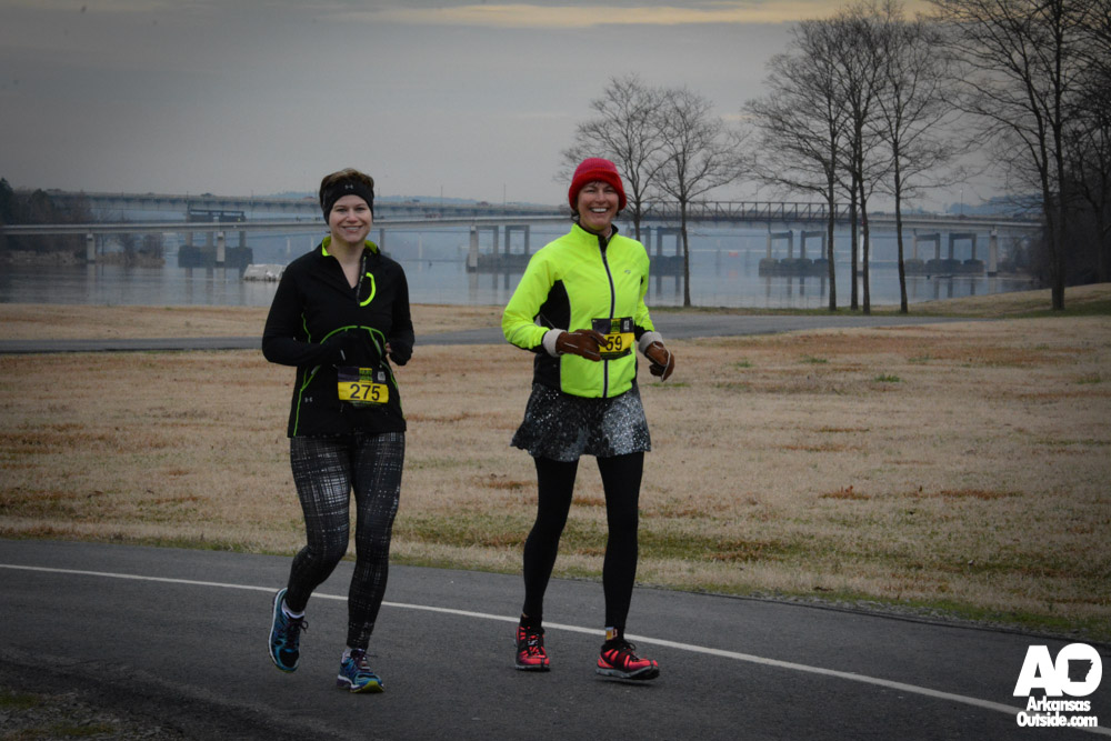 Runners making the turn near mile 22 in Two Rivers park.