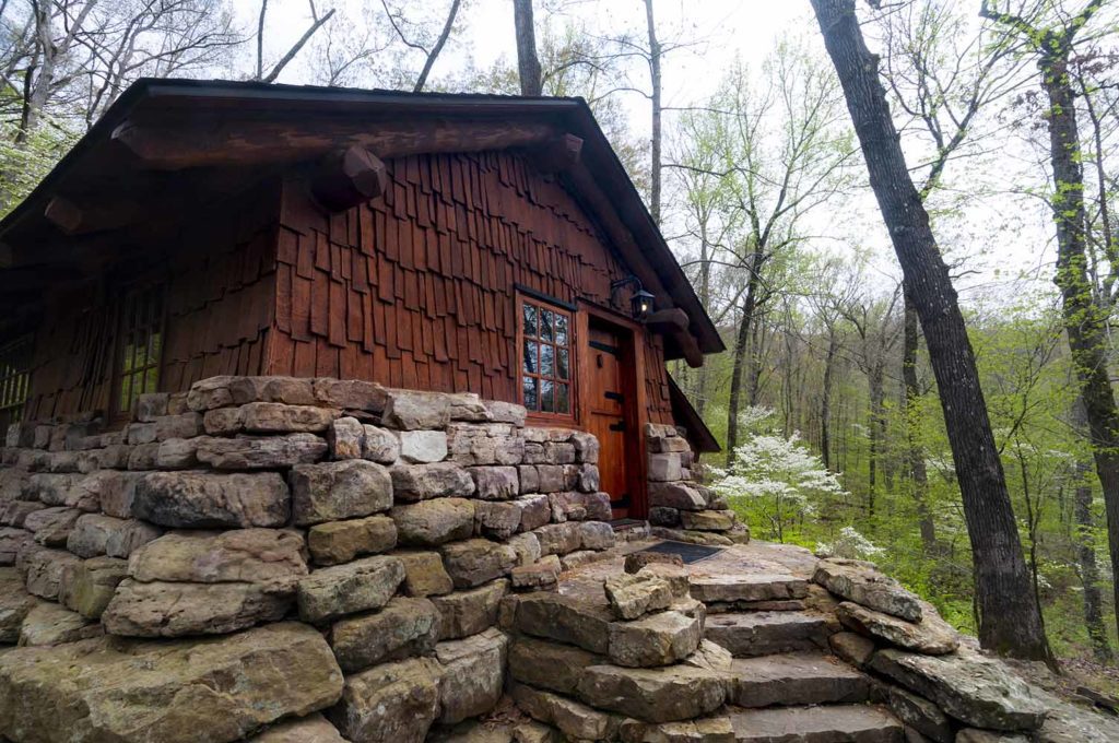 Cabin at Devil's Den State Park